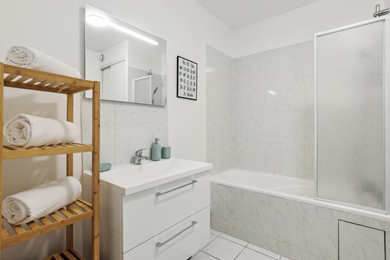 Le Montesquieu Apartment Versailles Bagian luar foto